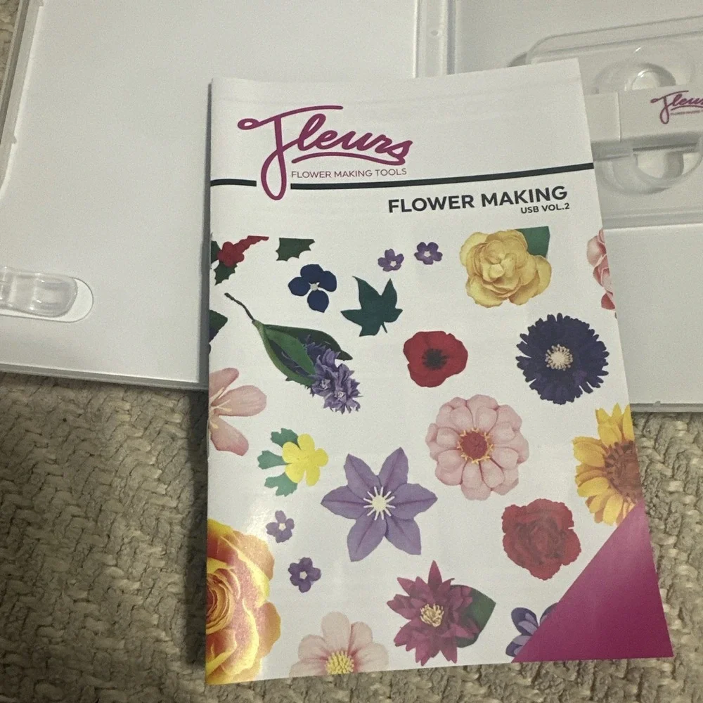 Fleurs Flower Making USB with Instruction Booklet -‎ Volume 1 and Volume 2